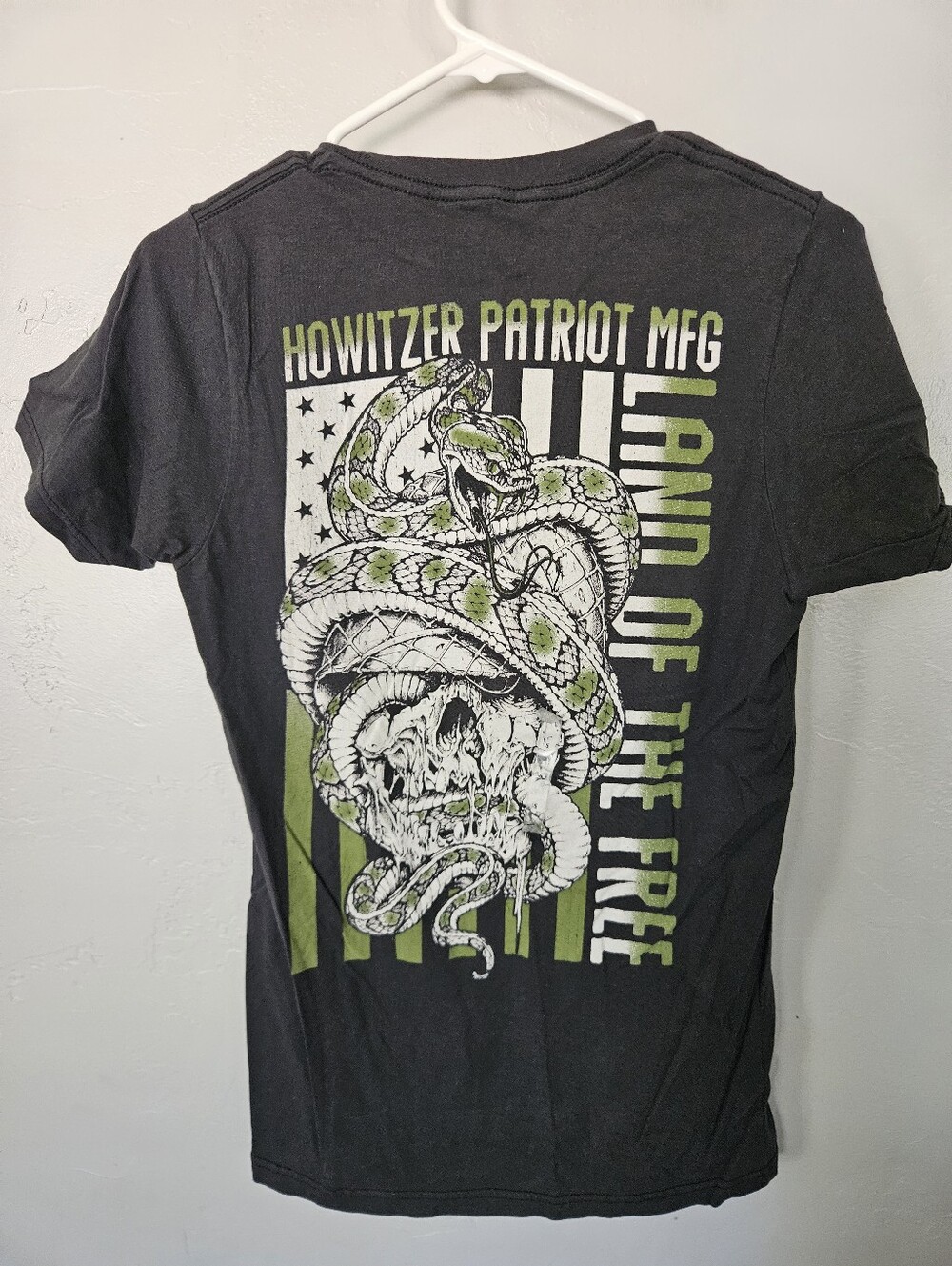 Howitzer Men's Small Charcoal Grey Graphic T-Shirt - Land of the Free Snake Flag
